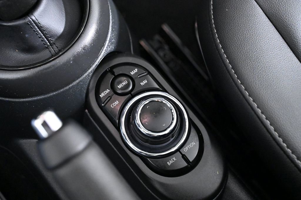 Certified 2024 MINI Cooper image 25