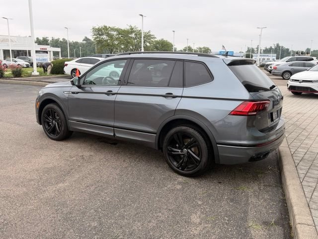 Certified 2024 Volkswagen Tiguan SE R-Line AWD/4WD image 4