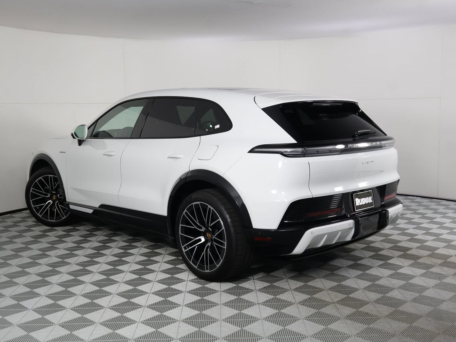 New 2026 Porsche Cayenne Electric AWD/4WD image 3