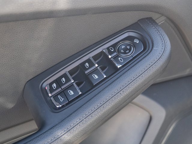 Certified 2025 Porsche Macan image 16