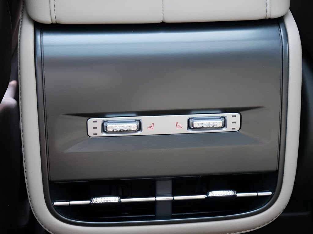Used 2025 Lincoln Nautilus Reserve AWD/4WD image 15