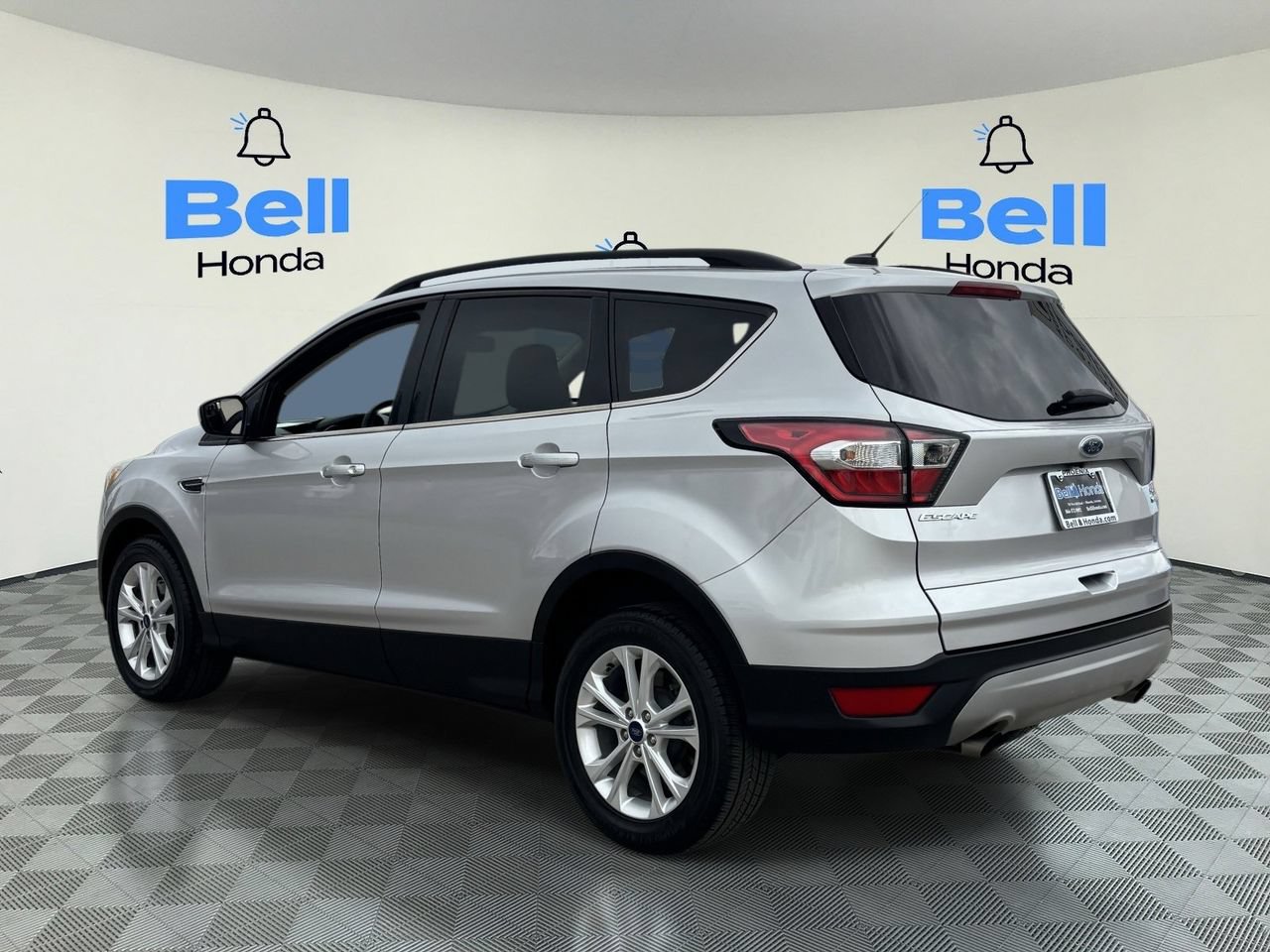 Used 2018 Ford Escape SE FWD image 3