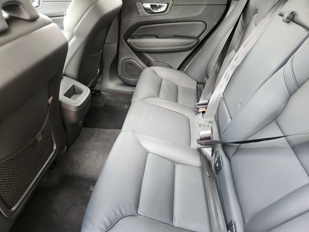 Used 2025 Volvo XC60 B5 Plus AWD/4WD image 19
