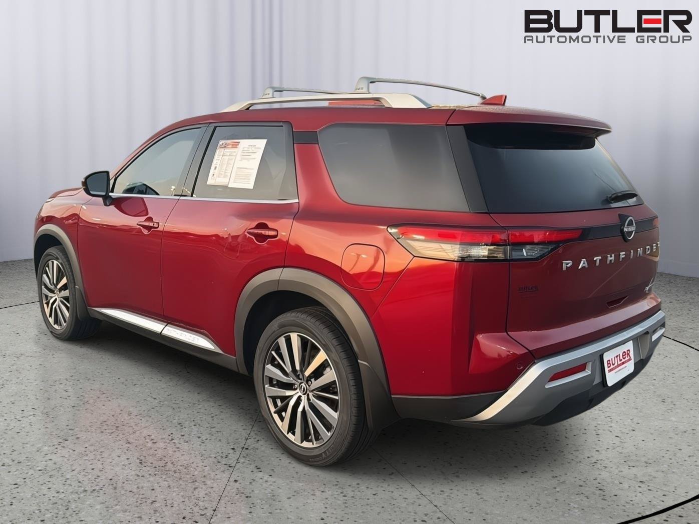 Used 2022 Nissan Pathfinder Platinum w/ Cargo Package FWD image 4