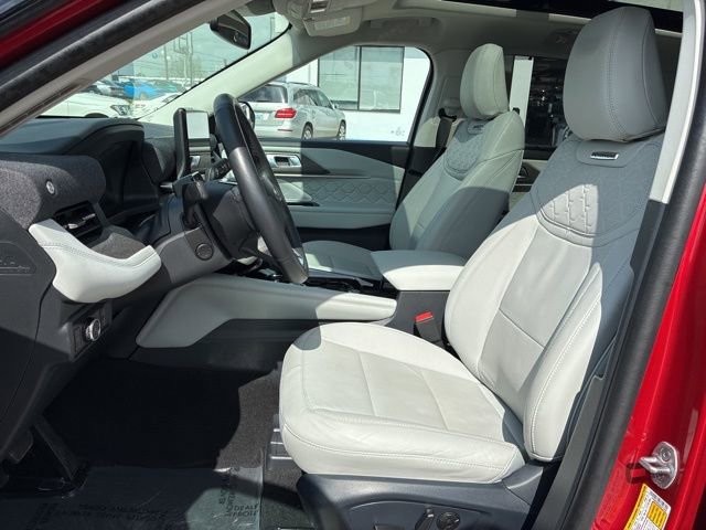 Used 2025 Ford Explorer Platinum w/ Ultimate Package image 18