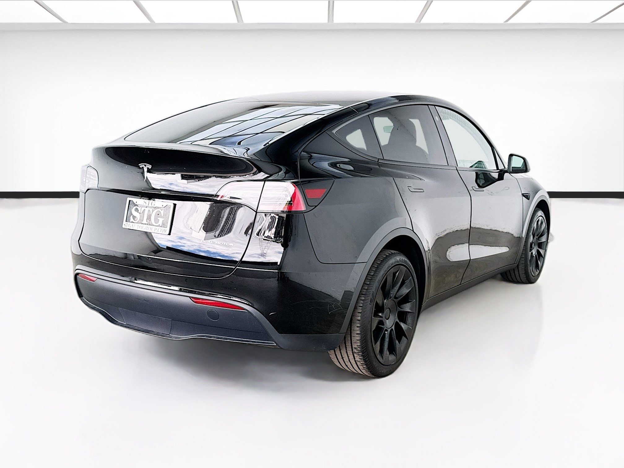 Used 2023 Tesla Model Y AWD image 4