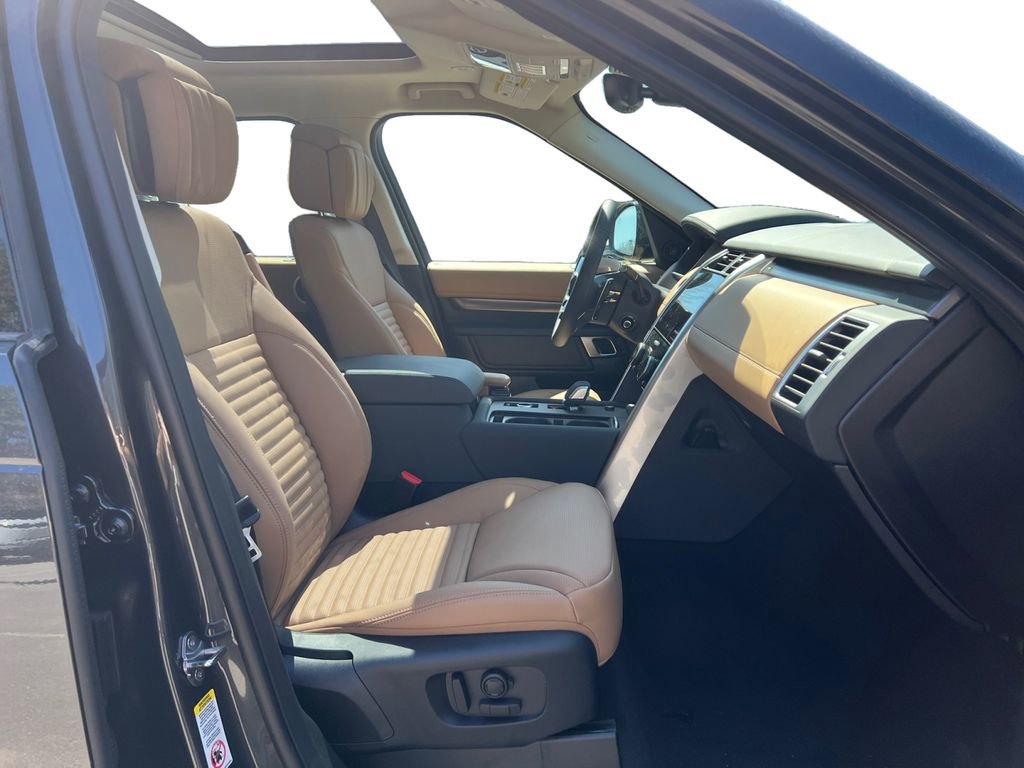 New 2025 Land Rover Discovery Metropolitan Edition image 30