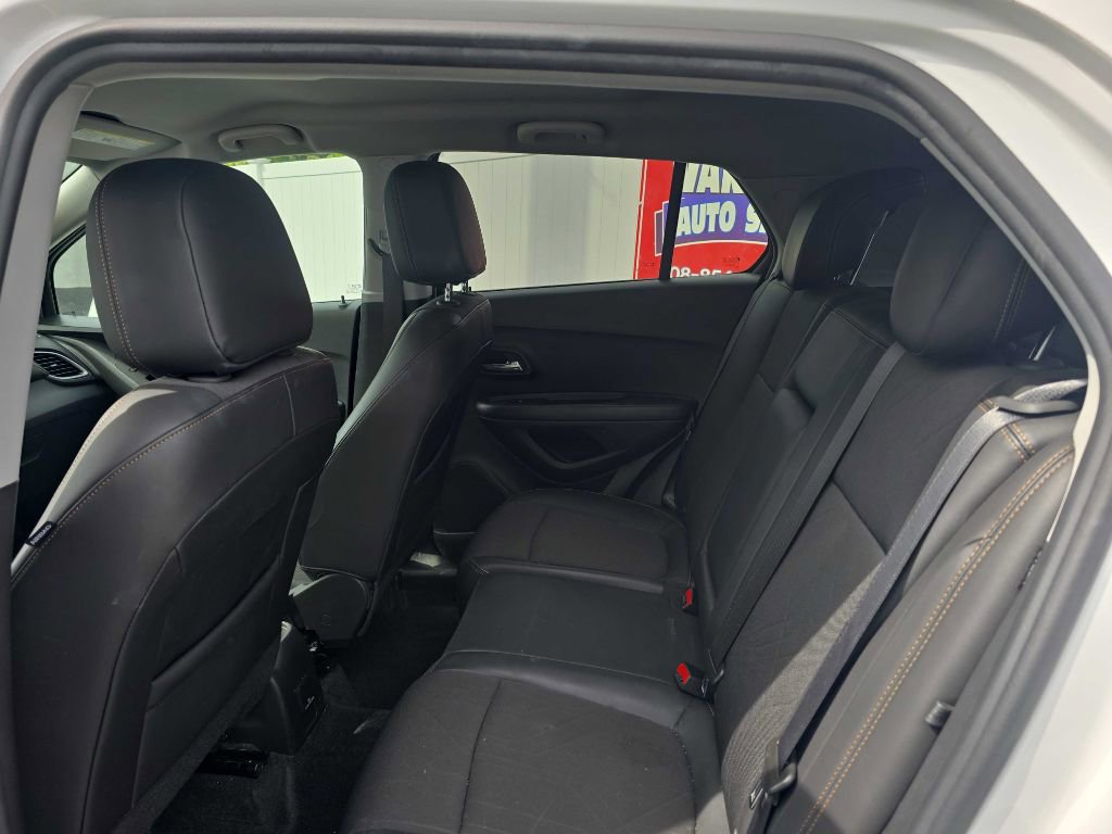 Used 2022 Chevrolet Trax LT w/ LT Convenience Package image 17