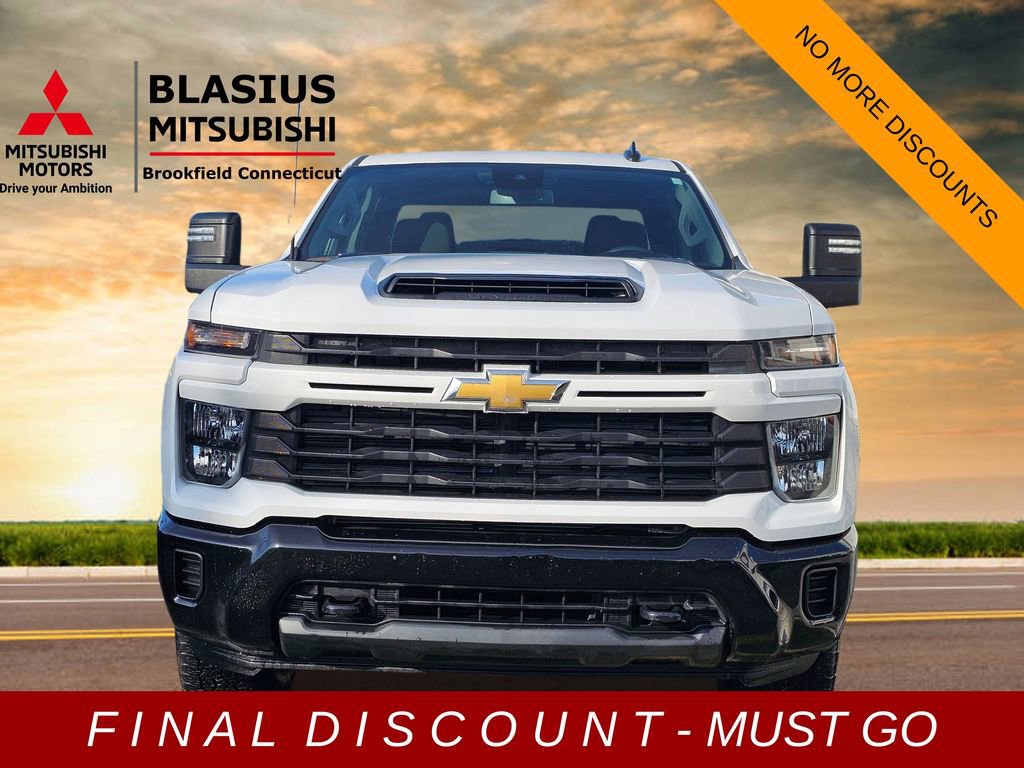 Used 2024 Chevrolet Silverado 2500 Custom w/ Custom Value Package image 3