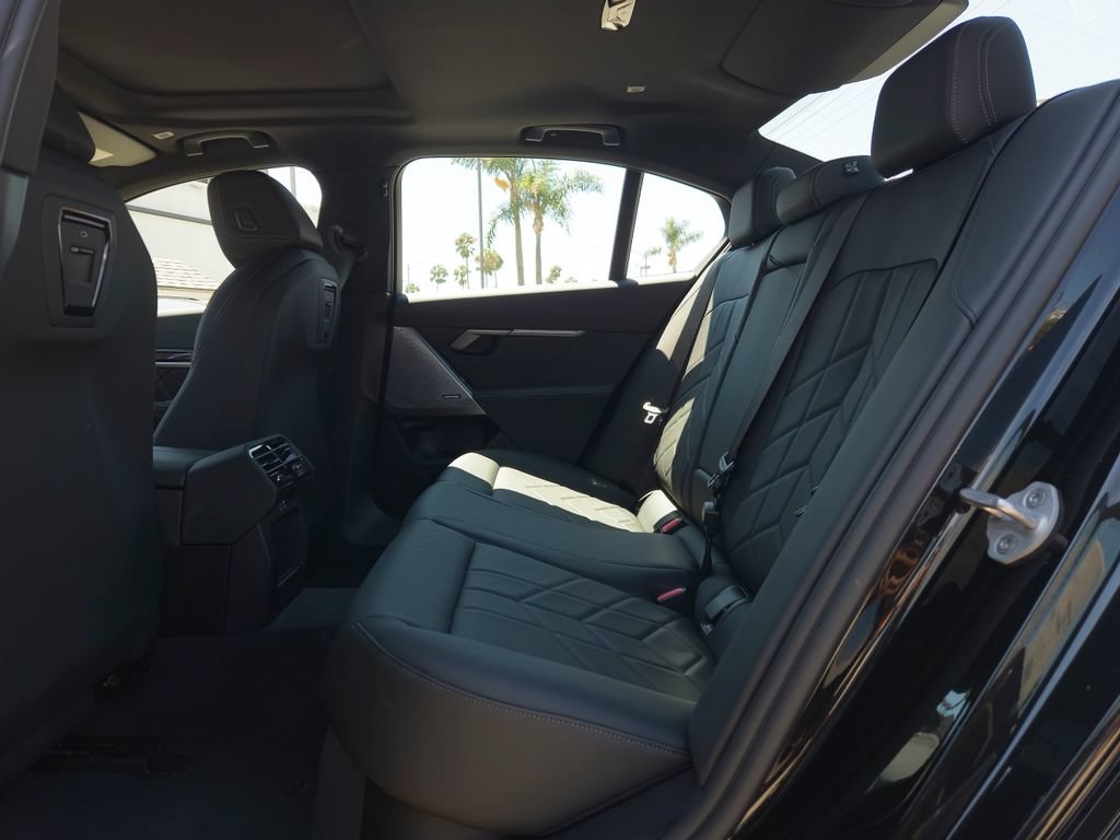 New 2027 BMW i5 eDrive40 w/ M Sport Package RWD image 8