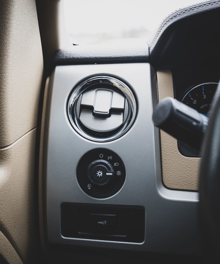 Used 2012 Ford F150 Lariat w/ Lariat Chrome Pkg image 11