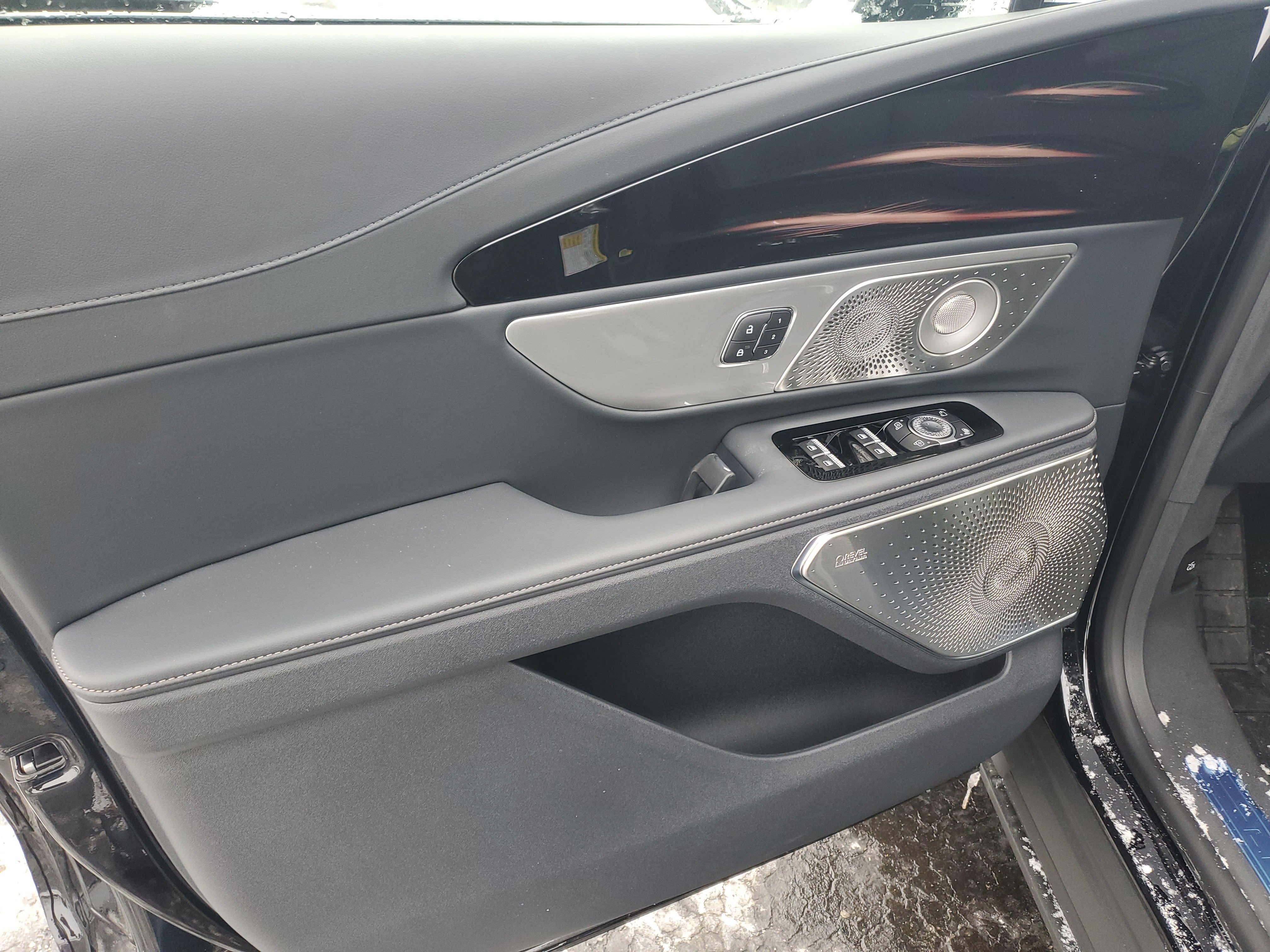 New 2026 Lincoln Nautilus Reserve image 8