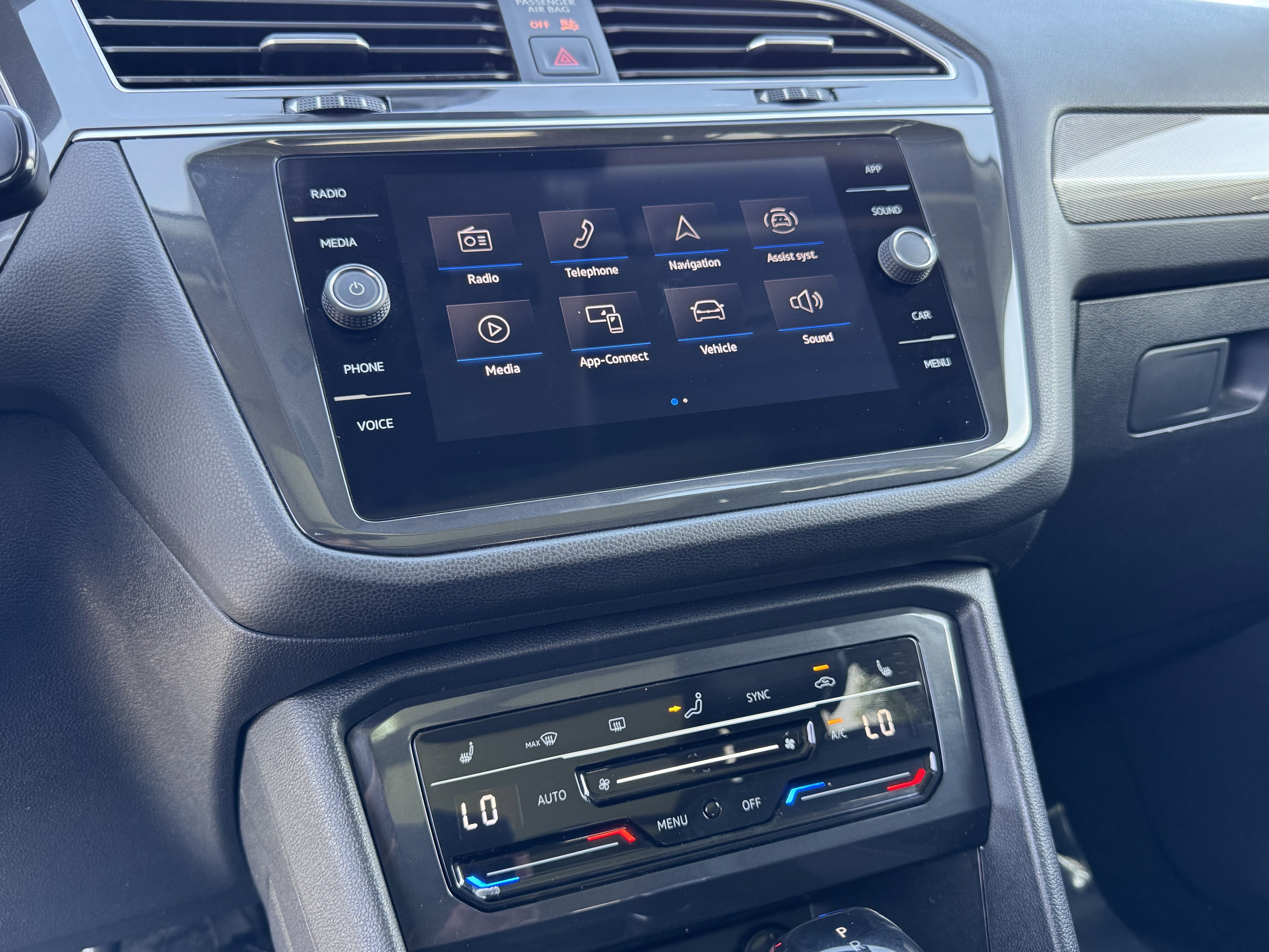 Certified 2023 Volkswagen Tiguan SE w/ Panoramic Sunroof Package image 24