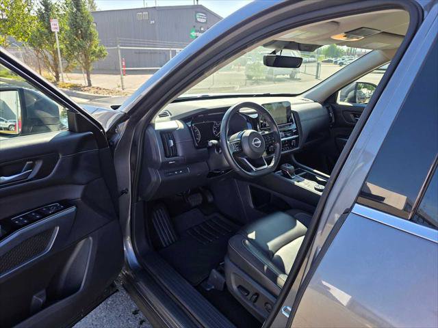 Used 2025 Nissan Pathfinder SL AWD/4WD image 19