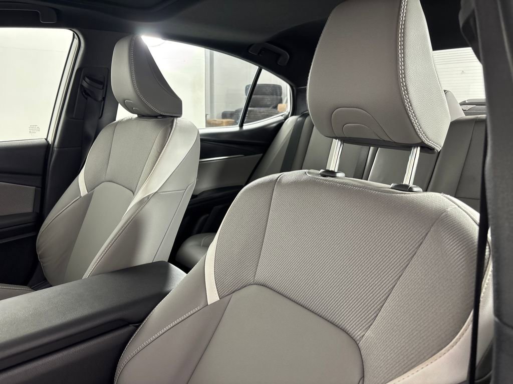 Used 2025 Toyota Camry SE w/ Convenience Package image 10