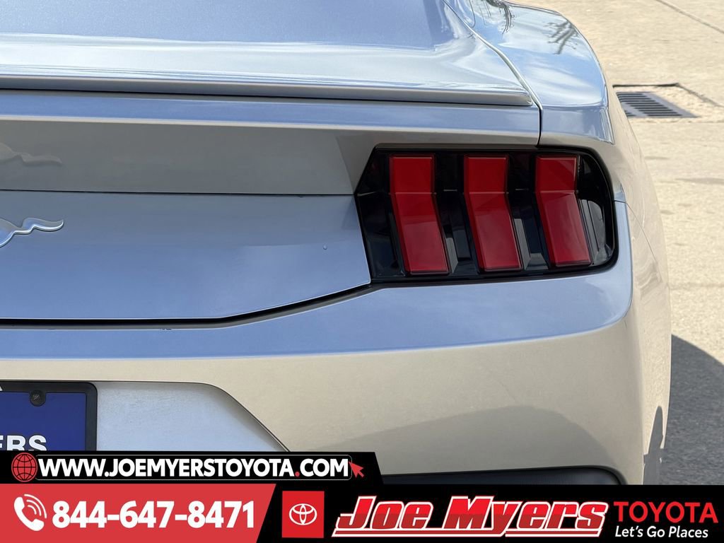 Used 2025 Ford Mustang Premium image 9