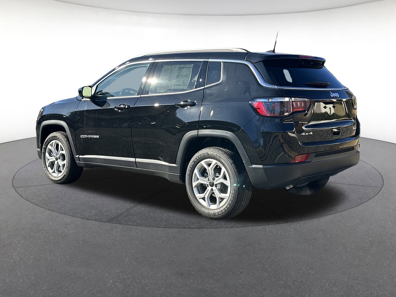 New 2026 Jeep Compass Latitude image 3