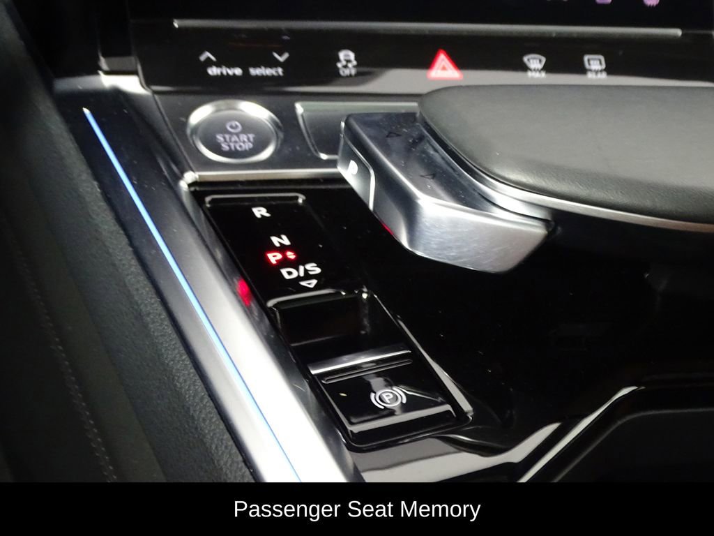 Used 2019 Audi e-tron Prestige w/ Prestige Package AWD/4WD image 37