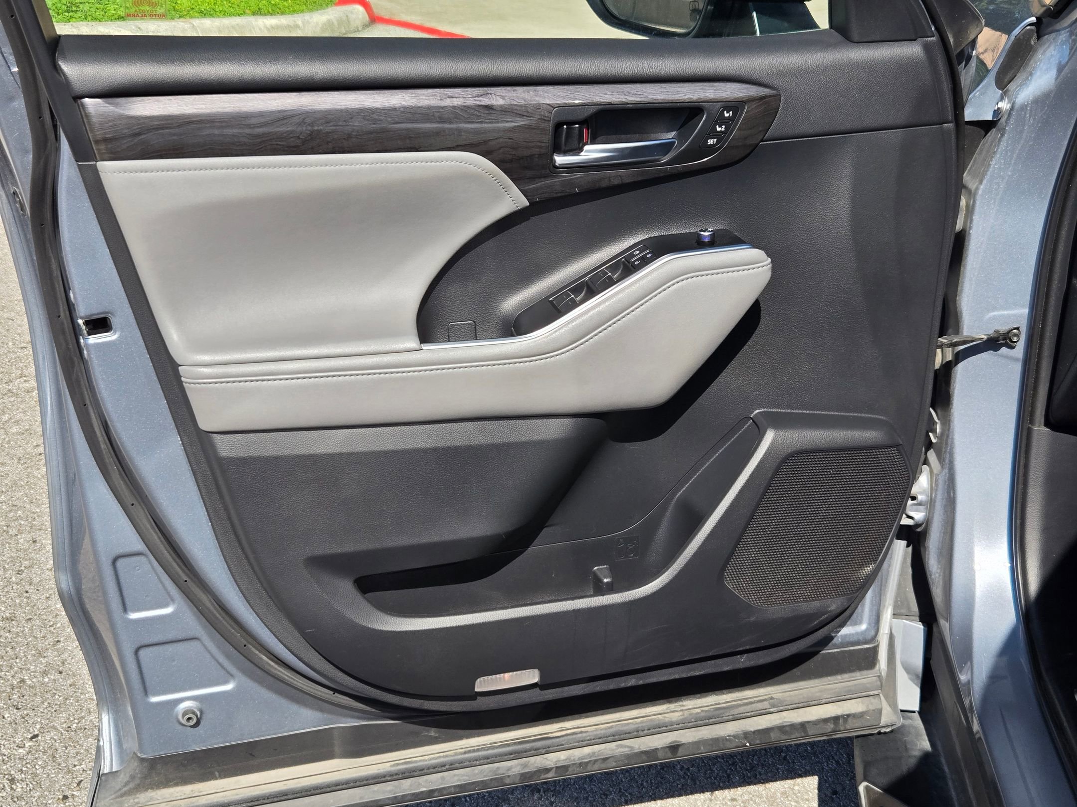 Used 2020 Toyota Highlander Limited FWD image 10