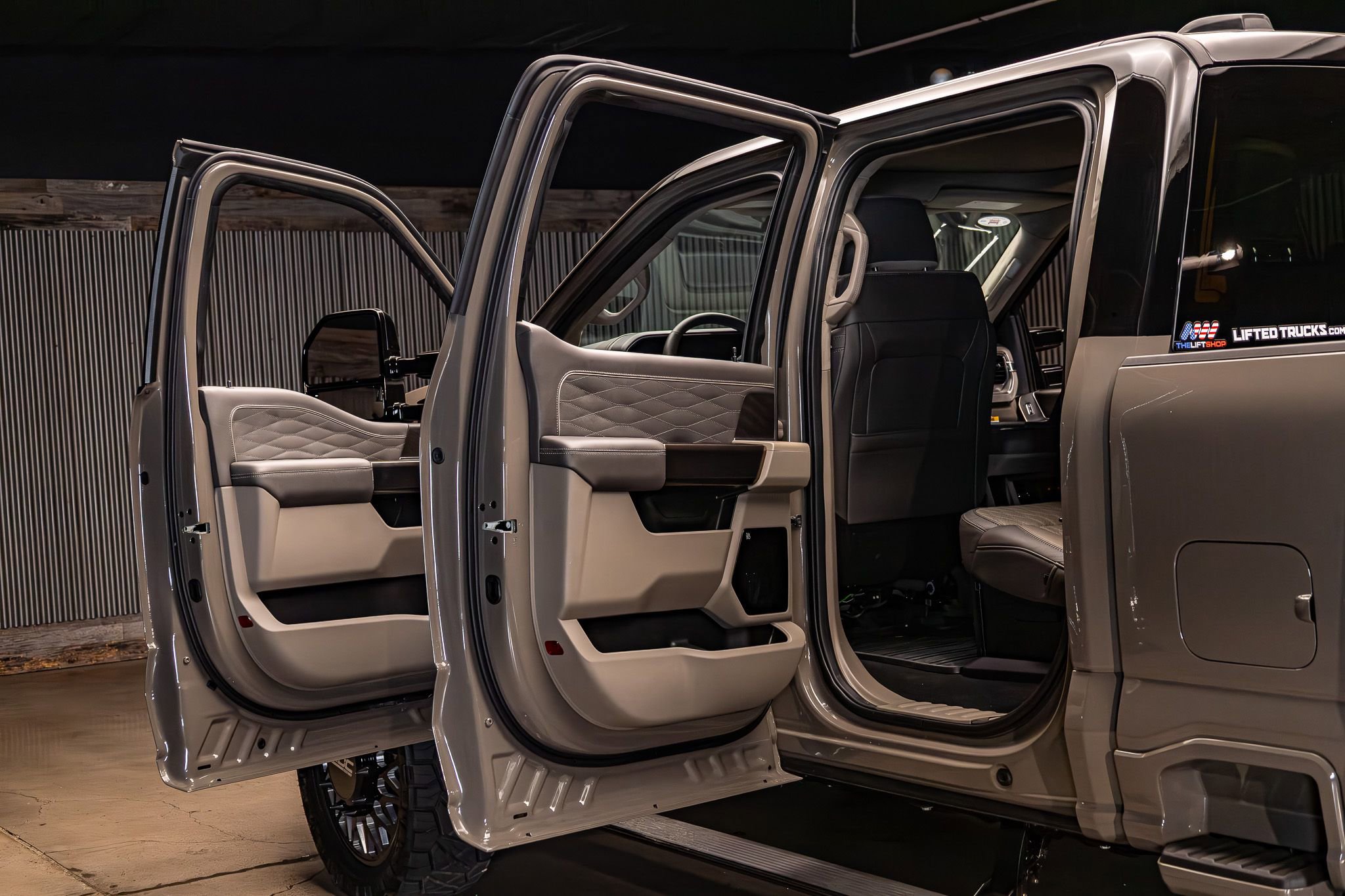 Used 2026 Ford F450 Platinum w/ Platinum Plus Package image 31