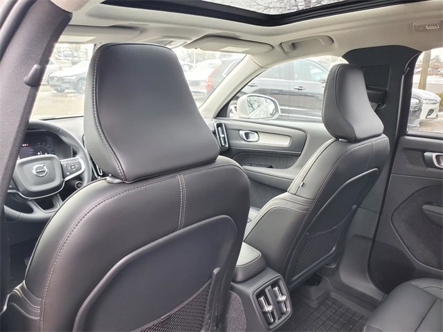 Used 2025 Volvo XC40 B5 Core w/ Protection Package Premier image 30