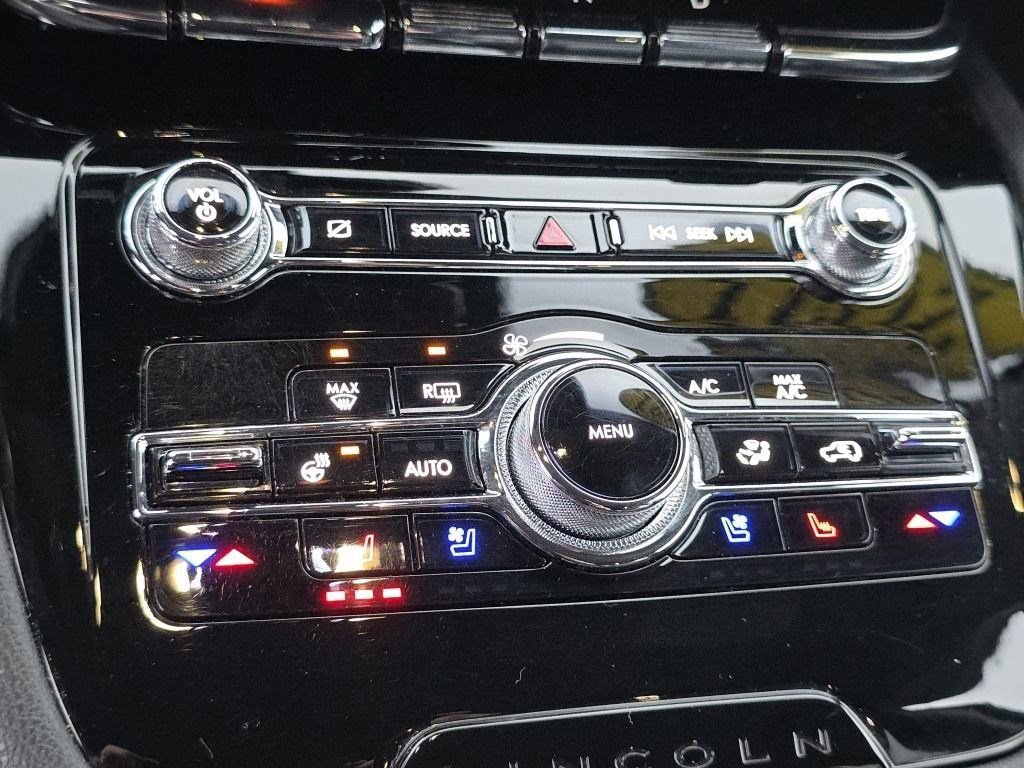 Used 2021 Lincoln Corsair Reserve w/ Equipment Group 201A image 27