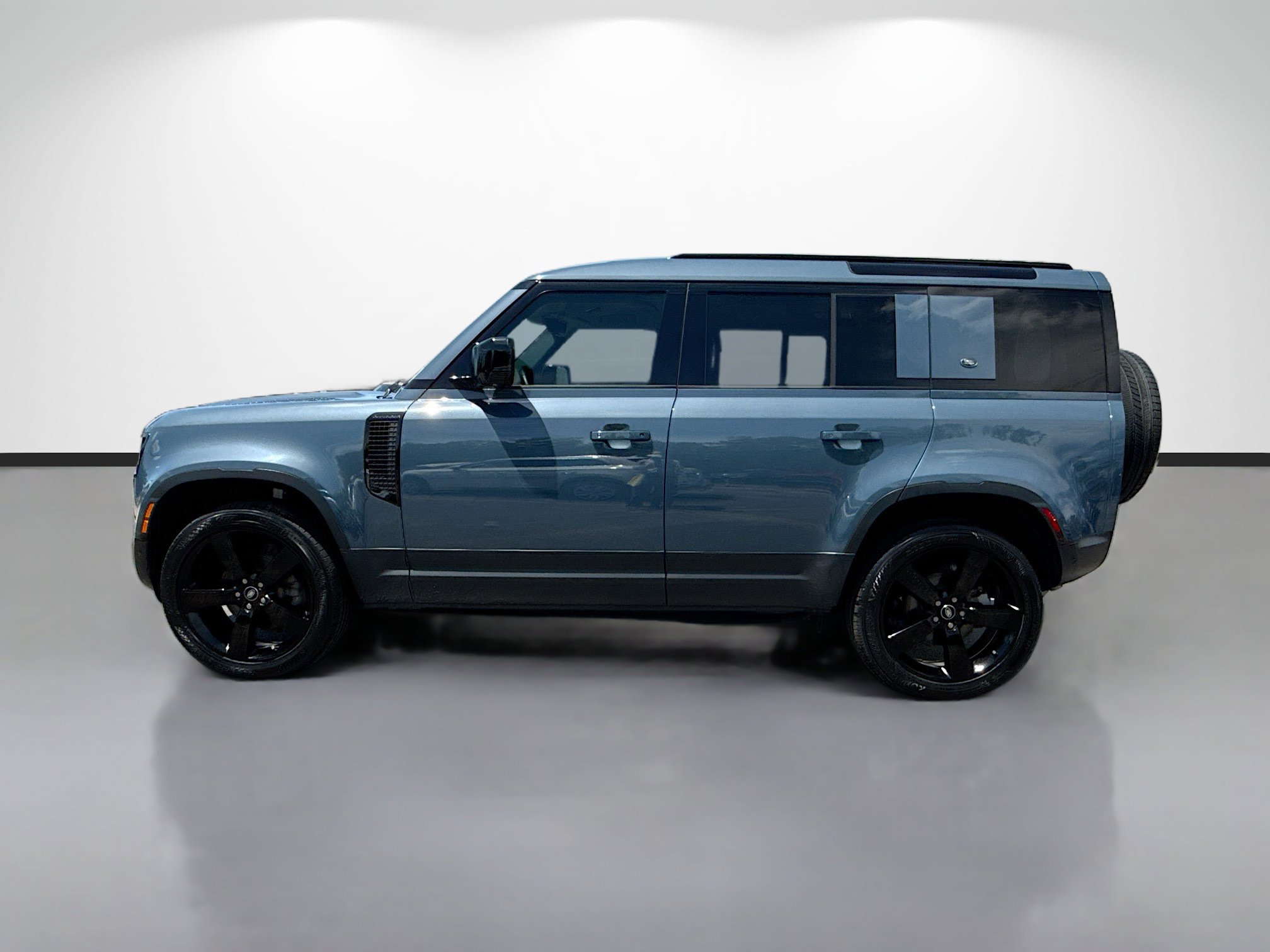 Used 2024 Land Rover Defender 110 S AWD/4WD image 6