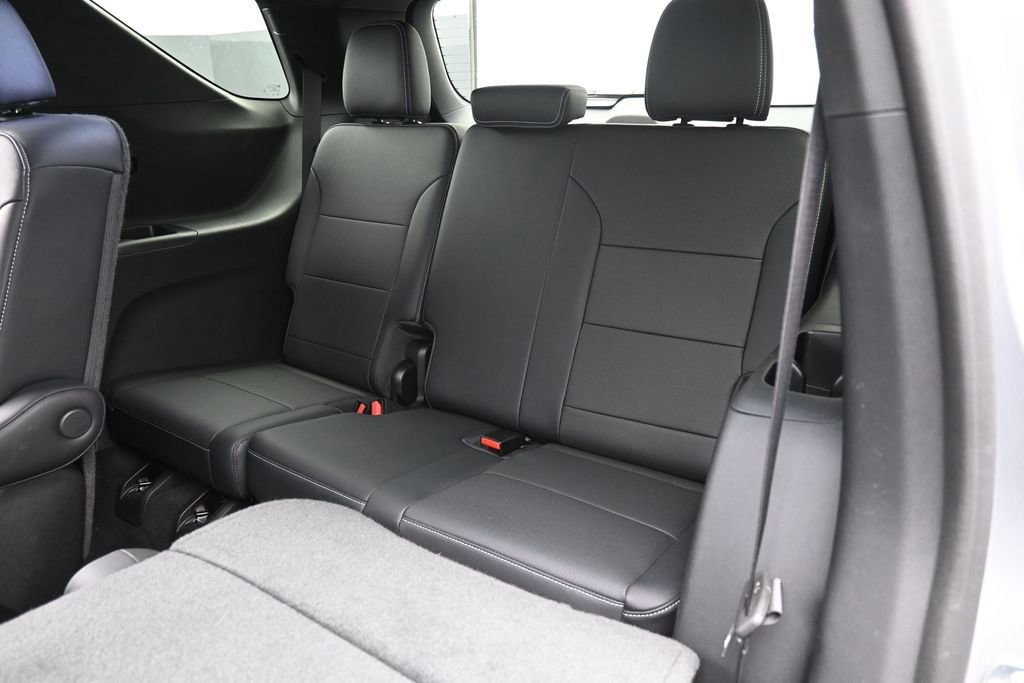 Used 2024 Chevrolet Traverse LT w/ Midnight/Sport Edition FWD image 36