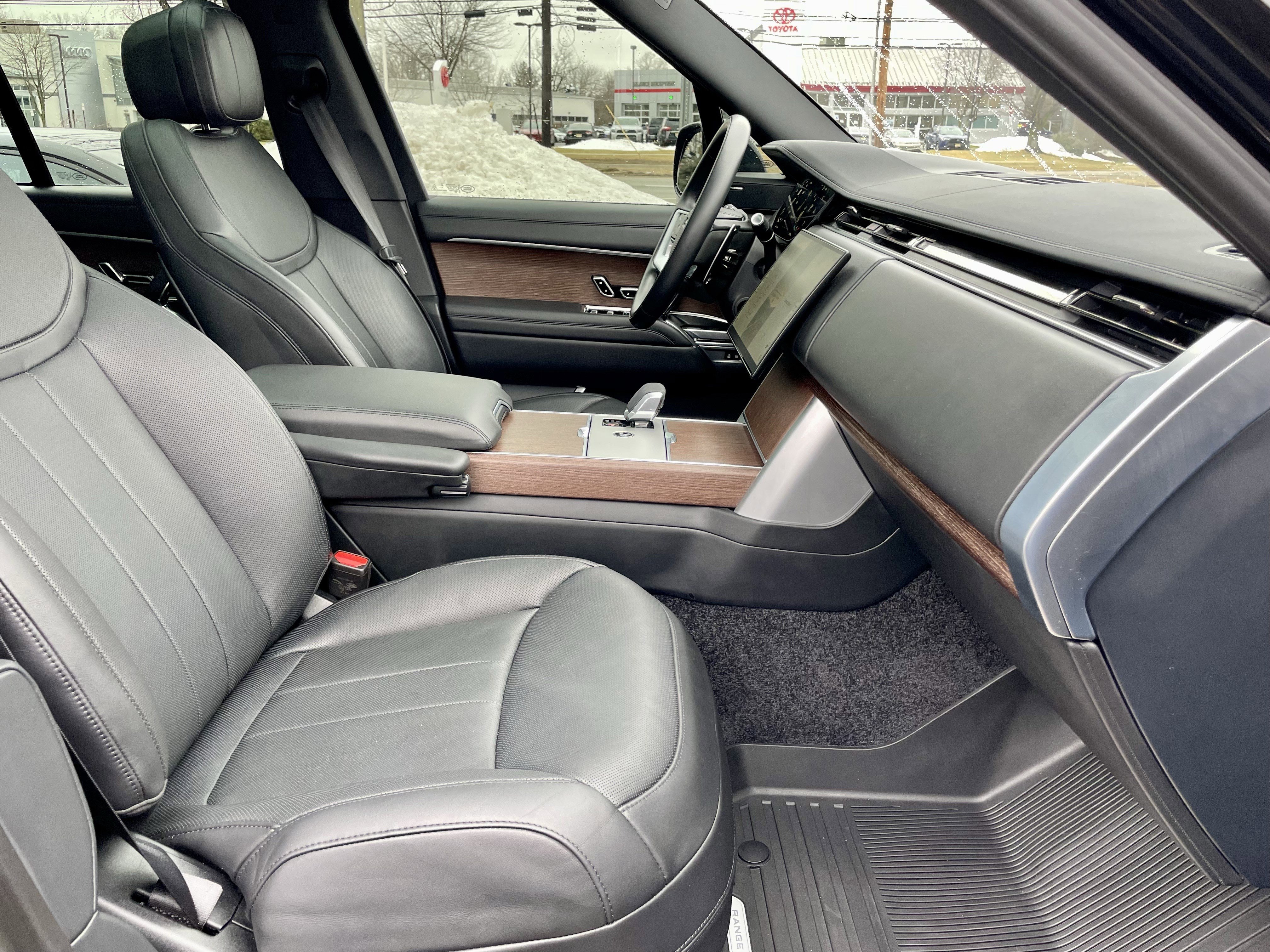 Certified 2025 Land Rover Range Rover SE image 15