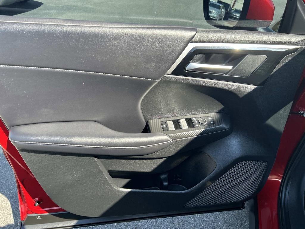 Used 2024 Mitsubishi Outlander SE Black Edition image 25