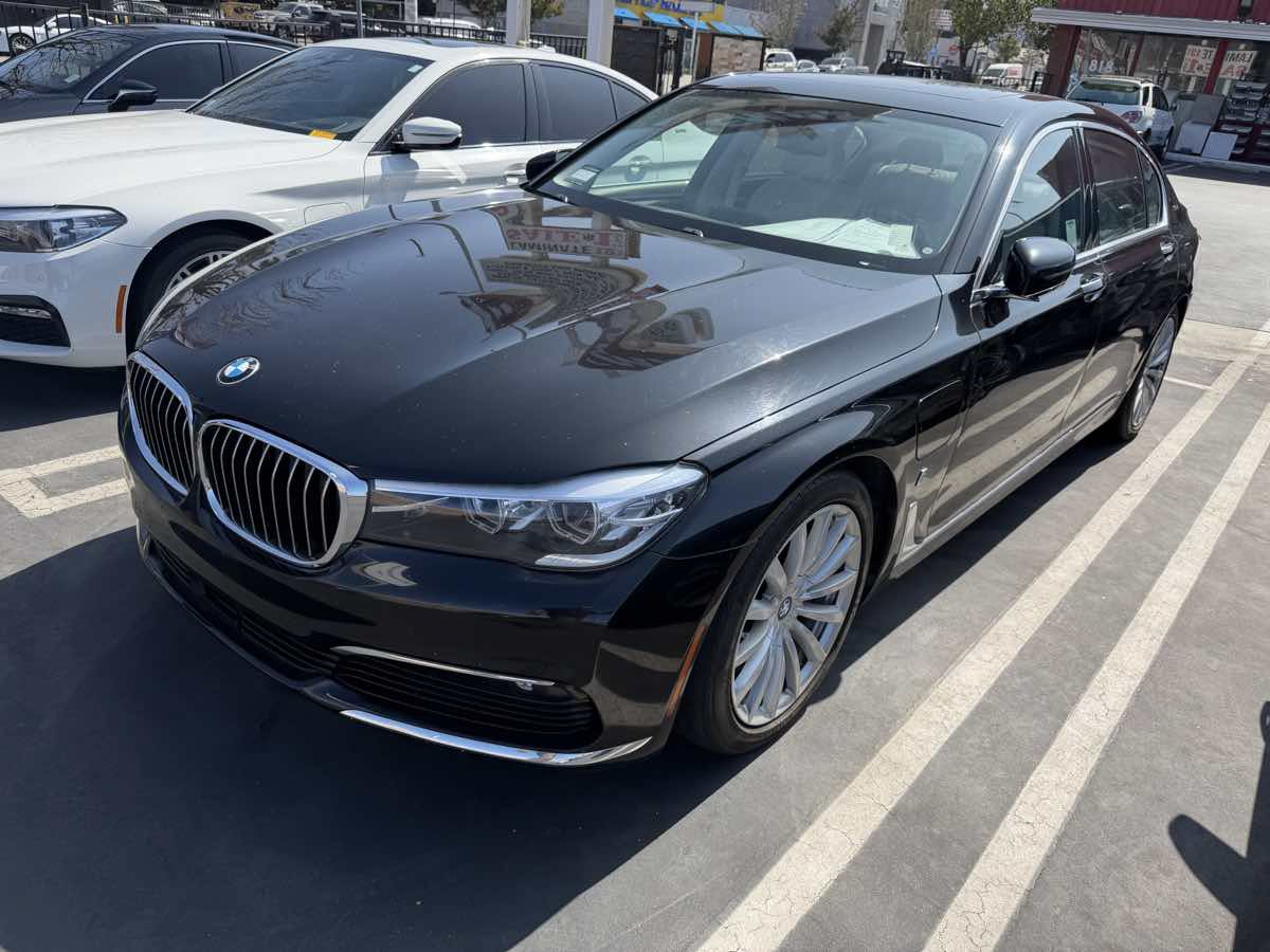 Used 2018 BMW 740e xDrive AWD/4WD image 4