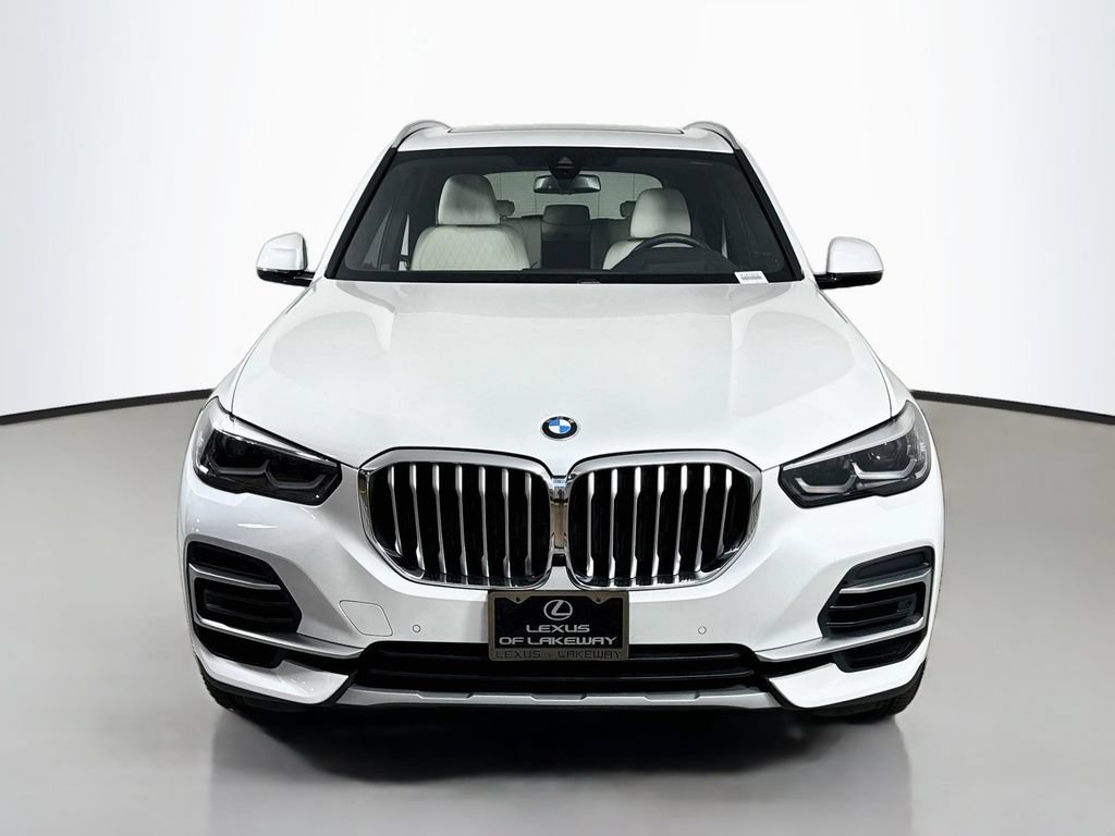 Used 2022 BMW X5 xDrive40i w/ Premium Package AWD/4WD image 2