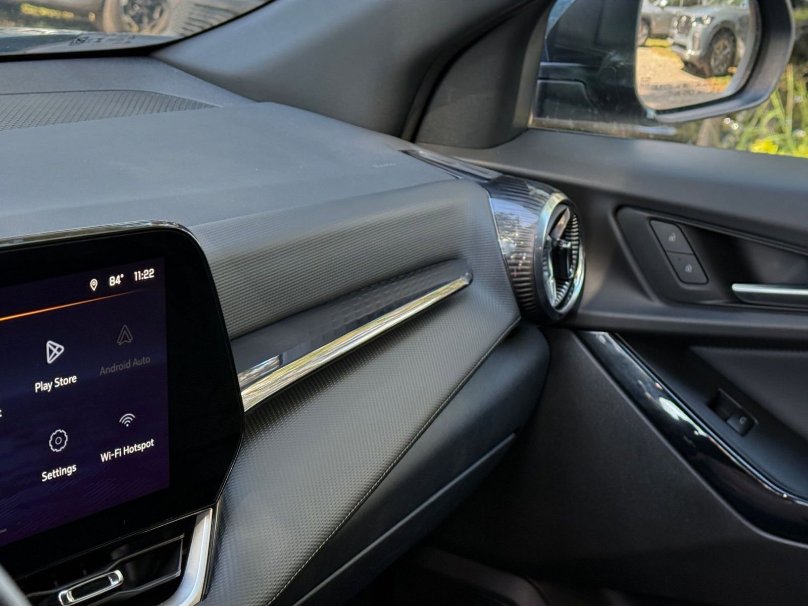 Used 2025 Chevrolet Equinox LT image 29