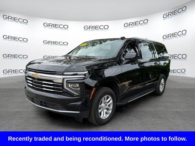 Used 2026 Chevrolet Suburban LT RWD image 3