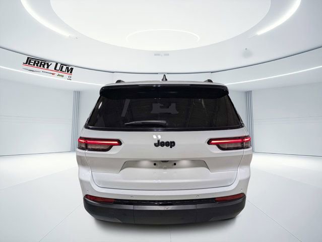 Used 2023 Jeep Grand Cherokee L Laredo RWD image 4