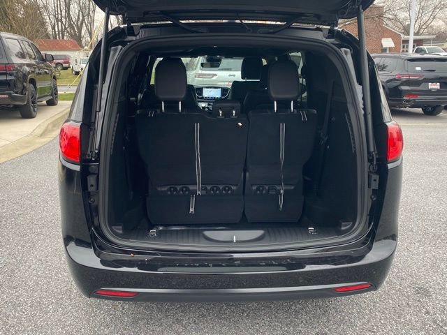 New 2026 Chrysler Voyager LX image 7