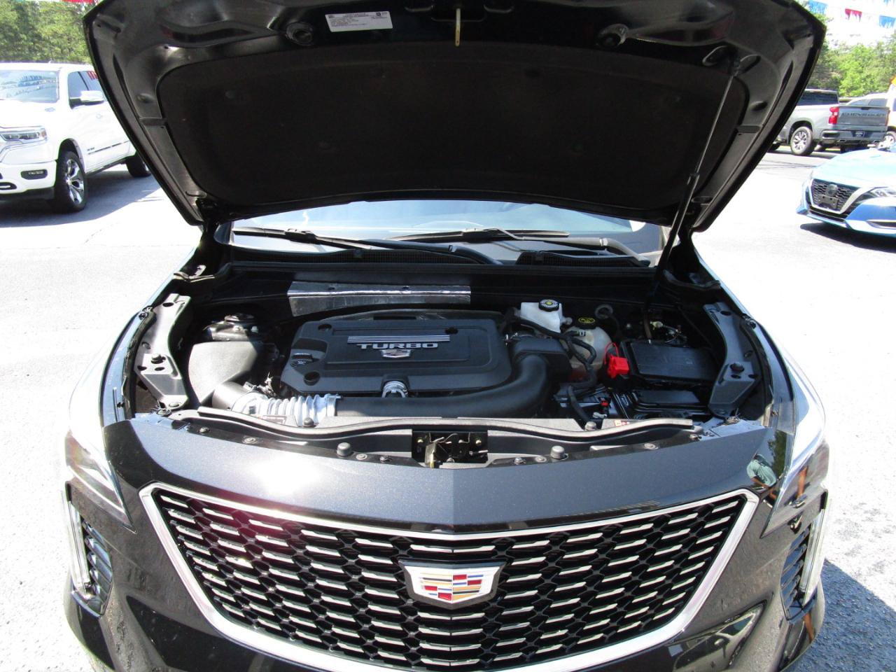 Used 2021 Cadillac XT4 Luxury w/ Cold Weather Package FWD image 26