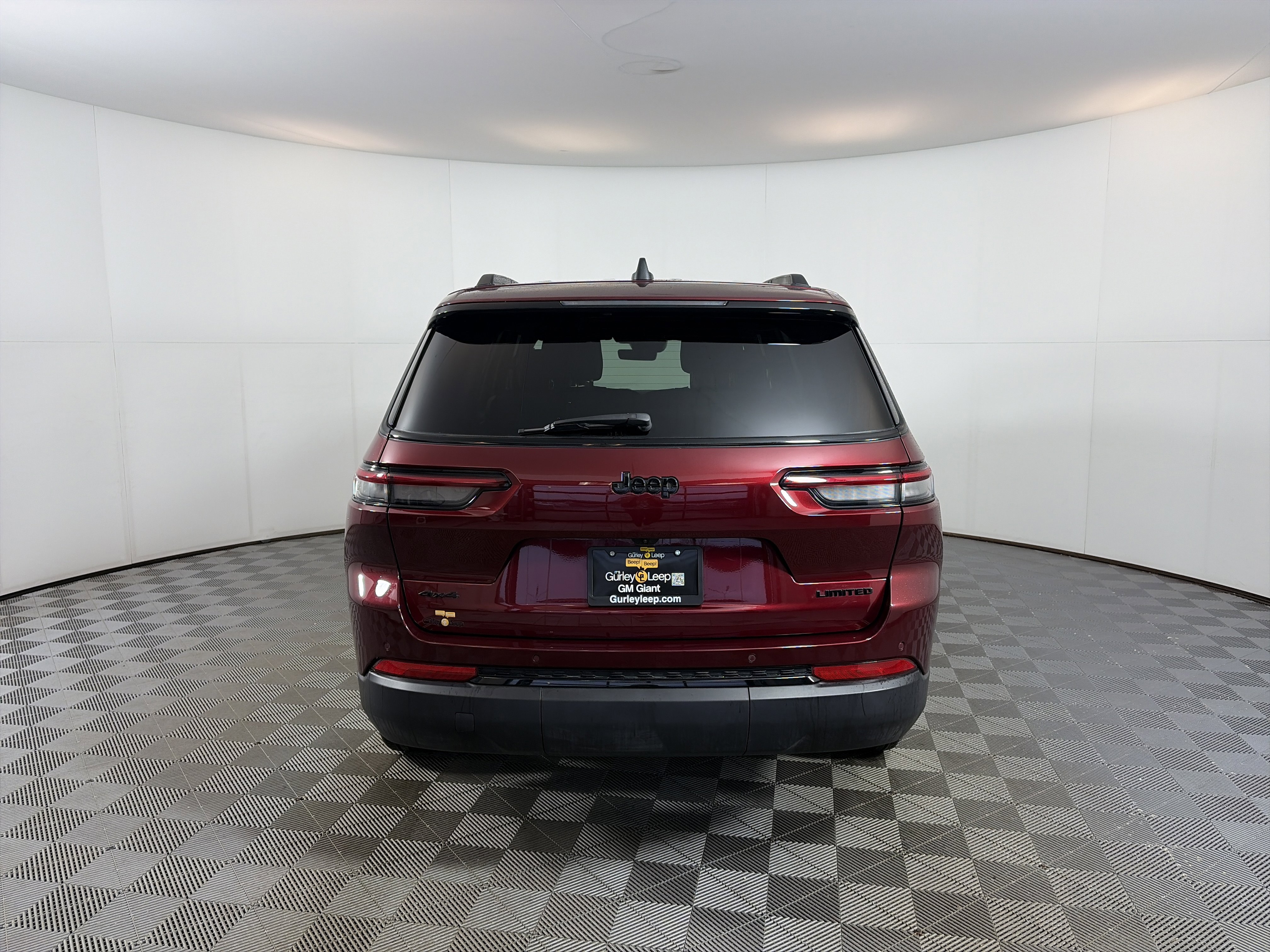 Used 2025 Jeep Grand Cherokee L Limited w/ Black Appearance Package image 10