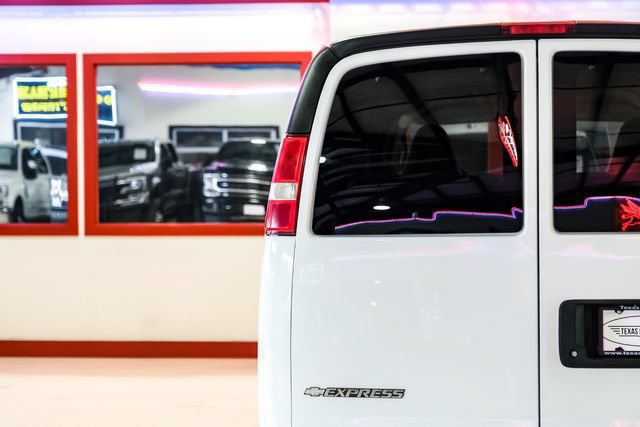 Used 2017 Chevrolet Express 3500 LT w/ LT Preferred Equipment Group RWD image 45