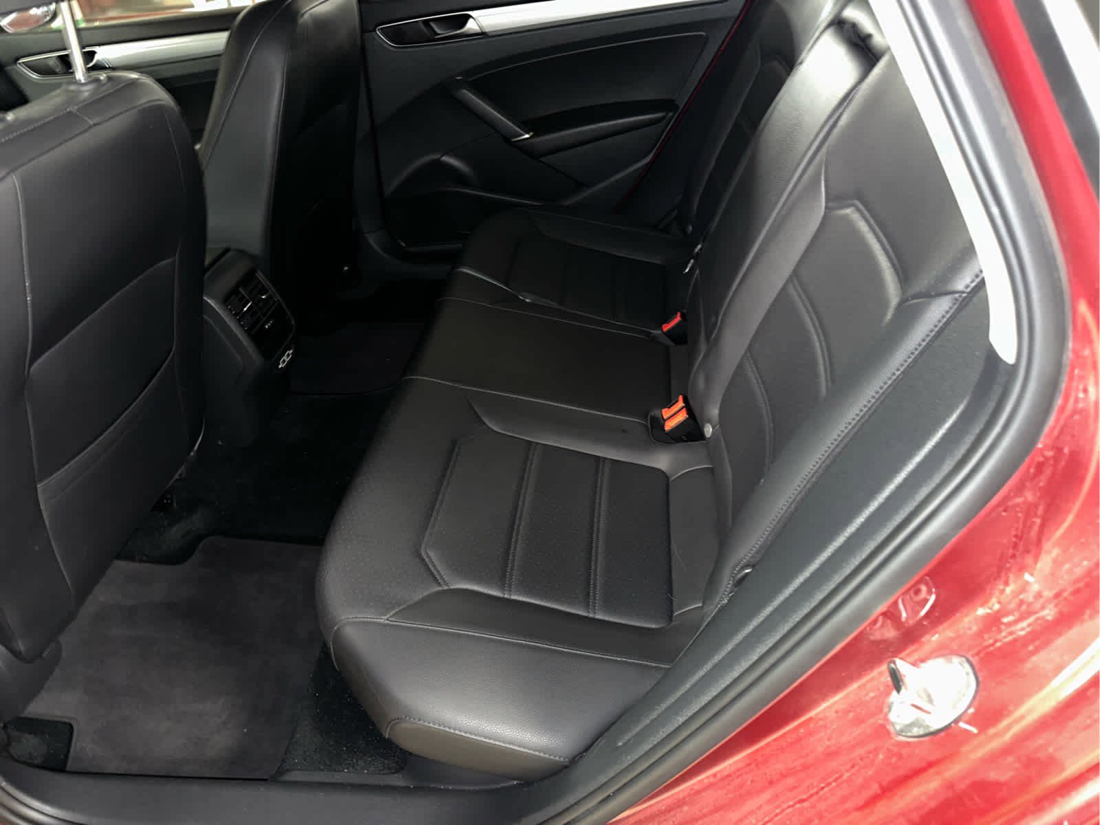 Used 2019 Volkswagen Passat 2.0T Wolfsburg image 3