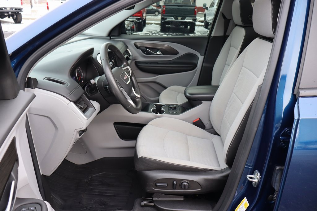Used 2022 GMC Terrain SLE w/ Driver Convenience Package image 3