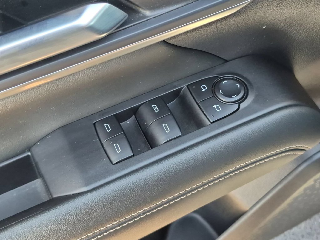 Used 2025 GMC Terrain Elevation AWD/4WD image 13