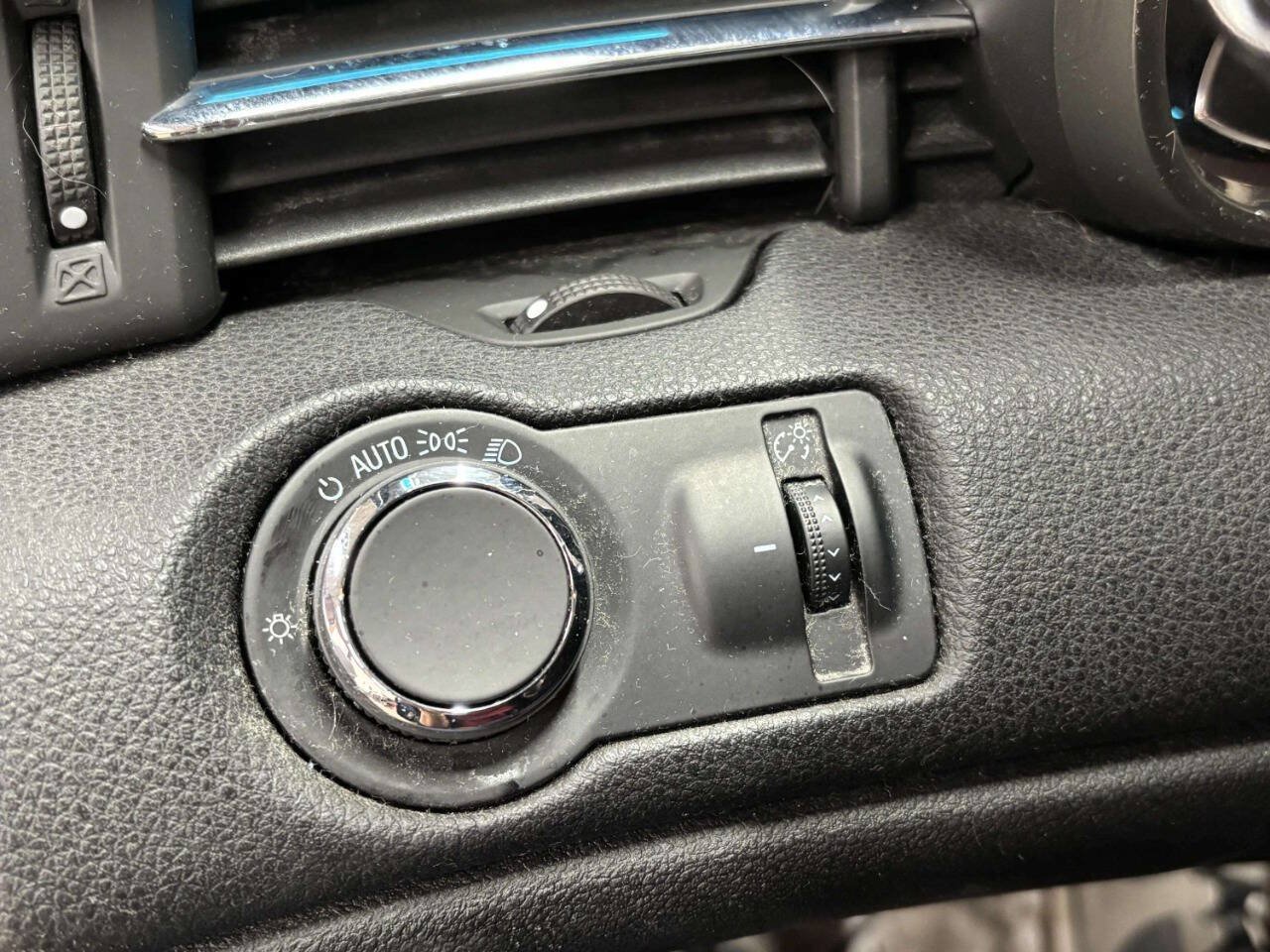 Used 2013 Chevrolet Malibu LT w/ Power Convenience Package FWD image 32