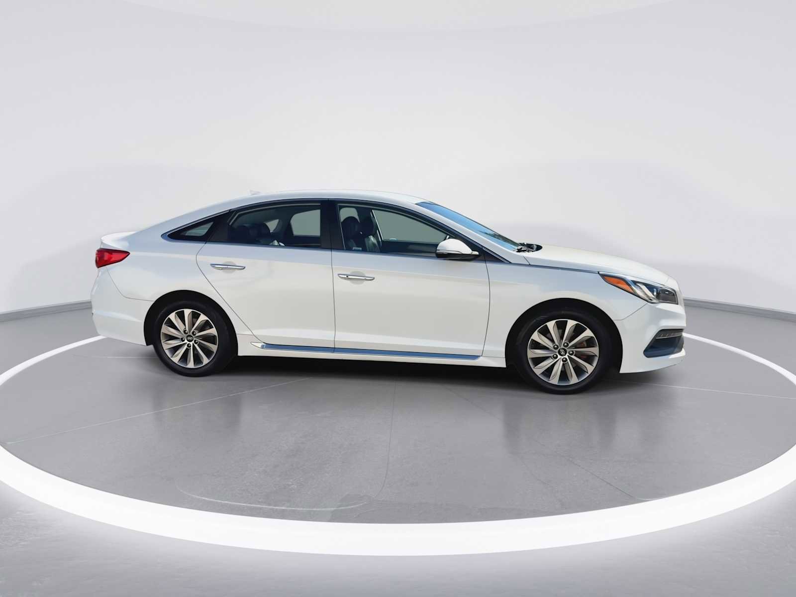 Used 2015 Hyundai Sonata Sport w/ Option Group 04 FWD image 9