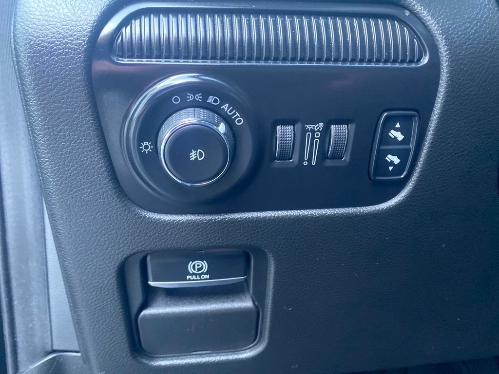 Used 2024 Jeep Wagoneer Series II w/ Flexible Seating Group RWD image 28