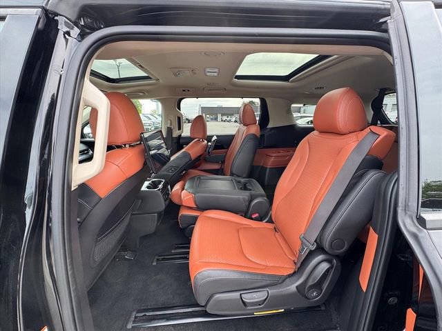 Used 2024 Kia Carnival SX Prestige image 12