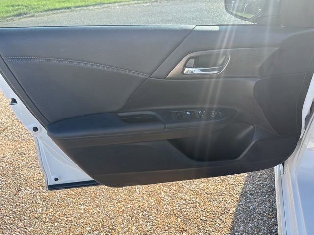 Used 2016 Honda Accord Sport image 13