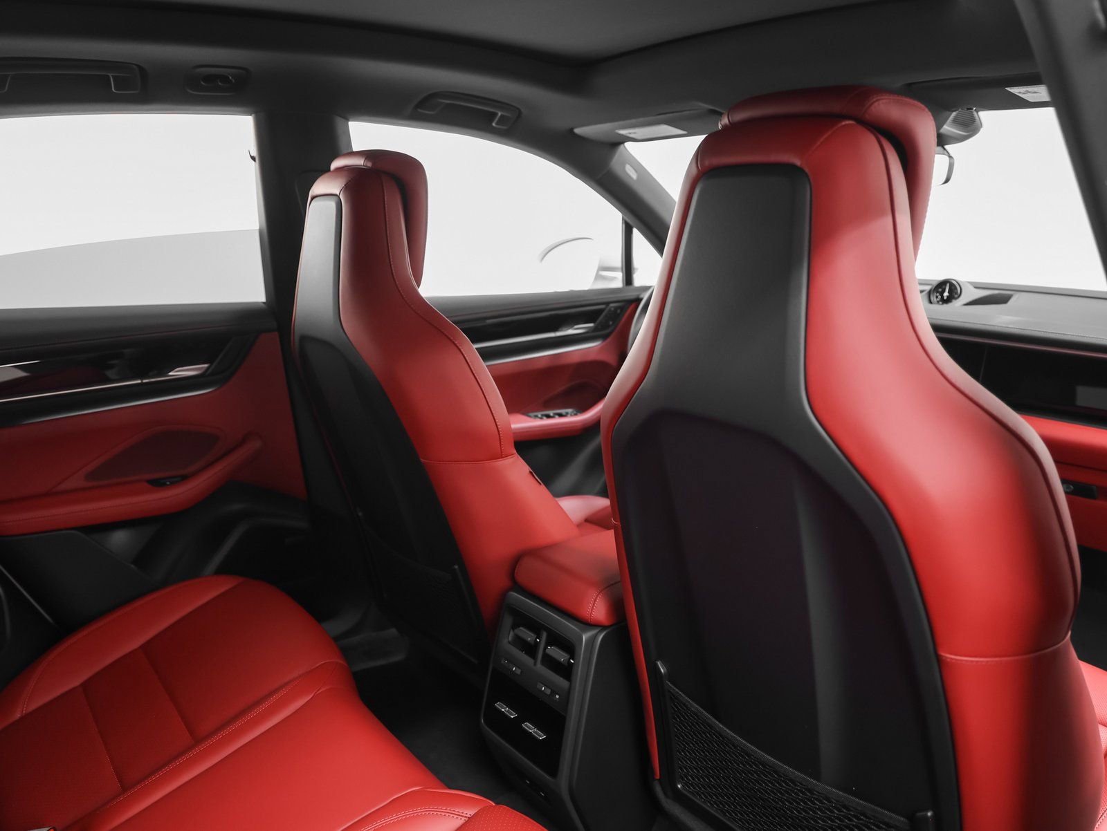 New 2026 Porsche Macan 4 Electric image 30