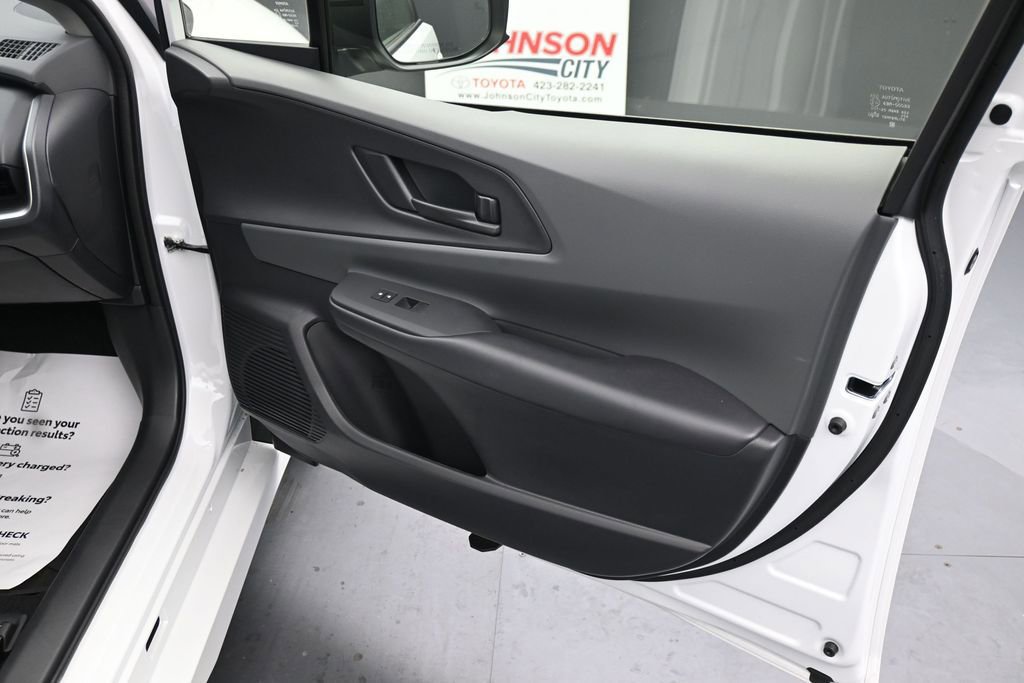 Used 2024 Toyota Prius LE FWD image 10