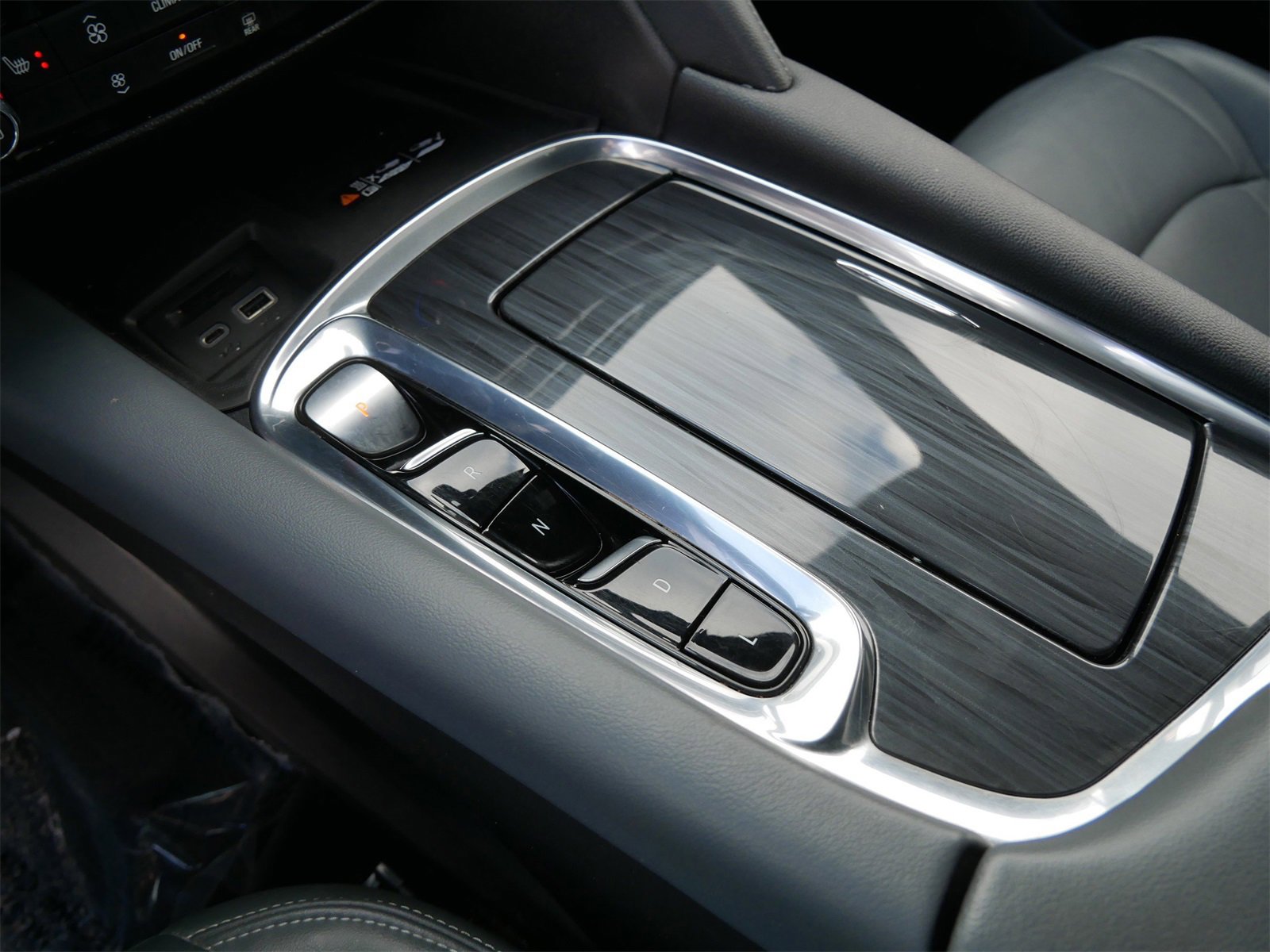 Used 2022 Buick Enclave Essence w/ Sport Touring Edition image 17